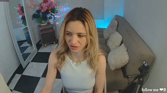 Lucy Princes online show from 01-08-26, 03:31