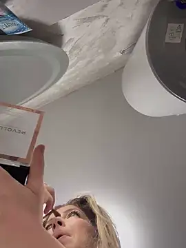 SonyaD  online show from 12-18-24, 05:48