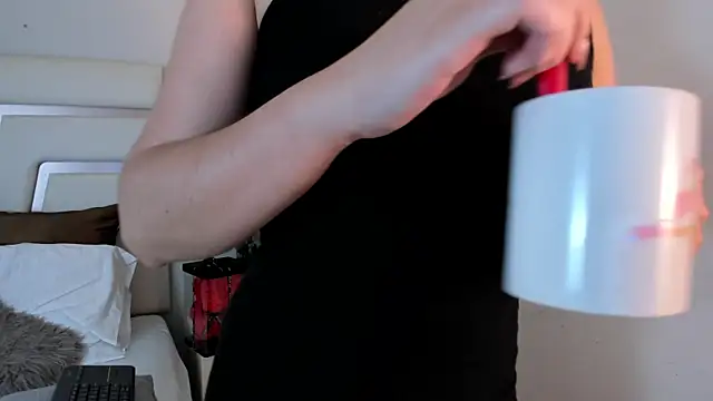 CamilaSofiia online show from 03-03-25, 10:42