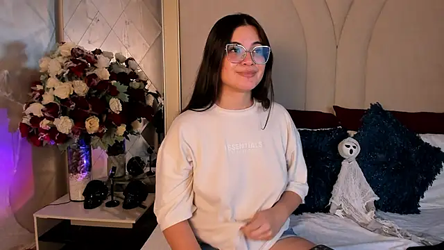 CamilaSofiia online show from 10-18-25, 07:36