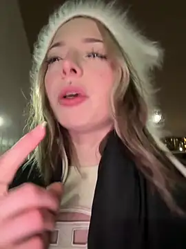 LoraaDoll online show from 12-17-25, 05:41