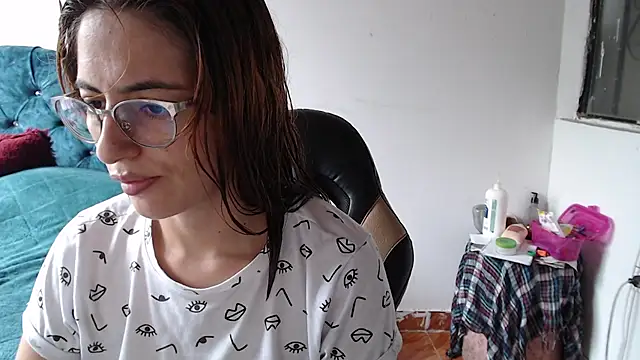 Kate lorens9 online show from 04-13-26, 04:23