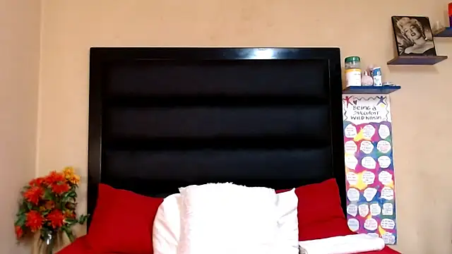 Snapshot of LongPussyLipsxx chatting on 03-17-25, 06:07 LongPussyLipsxx online show from 03-17-25, 06:07