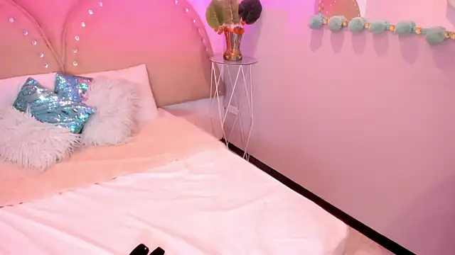 Snapshot of Miia_Thompsonn chatting on 10-07-25, 03:25 Miia Thompsonn online show from 10-07-25, 03:25