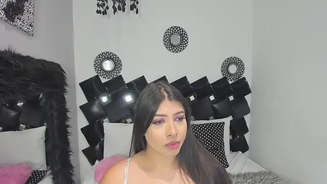 Miia Thompsonn online show from 04-28-26, 07:41