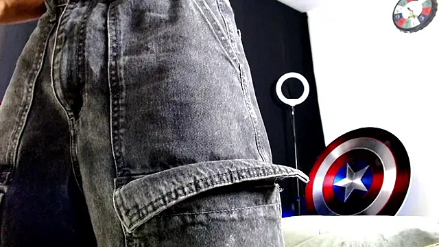 Antonywebb94 online show from 11-19-25, 04:23