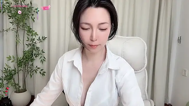 Snapshot of Ada-xixi chatting on 04-25-26, 11:46 Ada-xixi online show from 04-25-26, 11:46