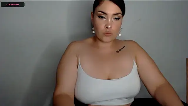 Snapshot of Miss_Agatha chatting on 12-11-24, 12:44 Miss Agatha online show from 12-11-24, 12:44