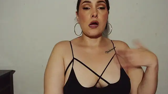 Snapshot of Miss_Agatha chatting on 10-15-25, 02:22 Miss Agatha online show from 10-15-25, 02:22