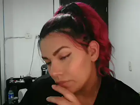 Snapshot of CarolinaRincon chatting on 02-22-25, 10:42 CarolinaRincon online show from 02-22-25, 10:42