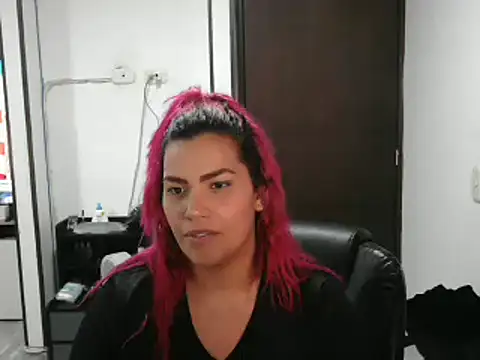 Snapshot of CarolinaRincon chatting on 02-28-25, 01:37 CarolinaRincon online show from 02-28-25, 01:37