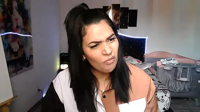 Snapshot of CarolinaRincon chatting on 10-01-25, 09:21 CarolinaRincon online show from 10-01-25, 09:21