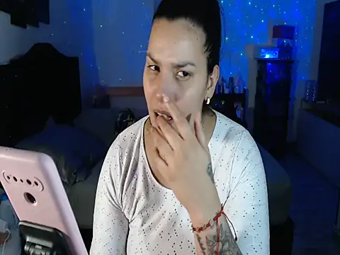 Snapshot of CarolinaRincon chatting on 11-10-25, 11:37 CarolinaRincon online show from 11-10-25, 11:37