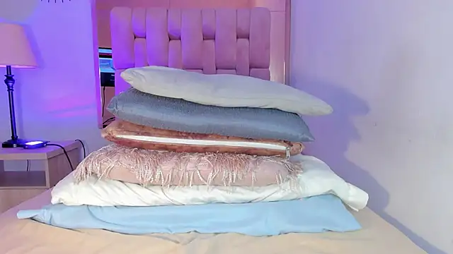 Voluptupus-girl online show from 03-08-25, 12:41