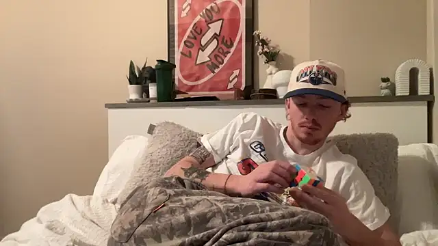 Snapshot of younghungginger chatting on 12-21-24, 03:25 younghungginger online show from 12-21-24, 03:25