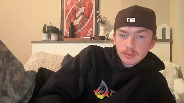 Snapshot of younghungginger chatting on 02-28-25, 03:48 younghungginger online show from 02-28-25, 03:48