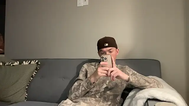 Snapshot of younghungginger chatting on 11-16-25, 12:49 younghungginger online show from 11-16-25, 12:49