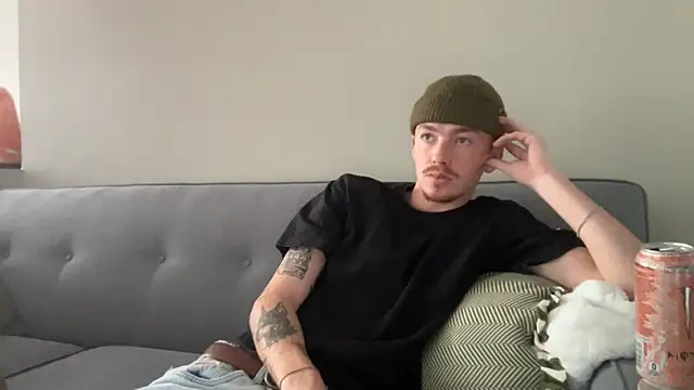 Snapshot of younghungginger chatting on 11-16-25, 08:25 younghungginger online show from 11-16-25, 08:25