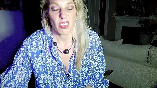 Snapshot of Glamazonx chatting on 04-25-26, 02:14 Glamazonx online show from 04-25-26, 02:14