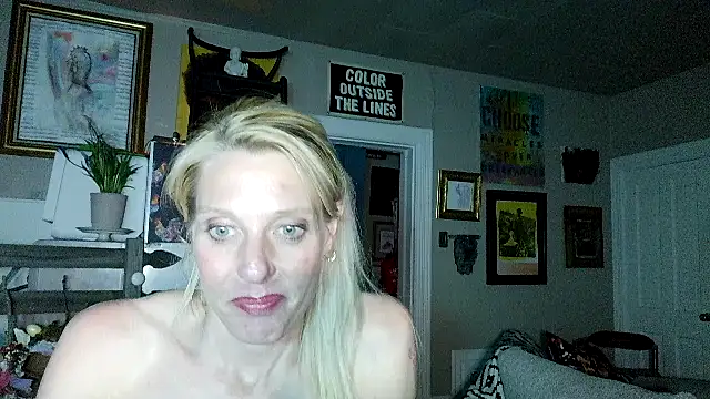 Snapshot of Glamazonx chatting on 04-29-26, 07:12 Glamazonx online show from 04-29-26, 07:12