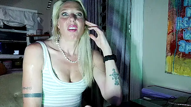 Snapshot of Glamazonx chatting on 06-04-26, 03:12 Glamazonx online show from 06-04-26, 03:12