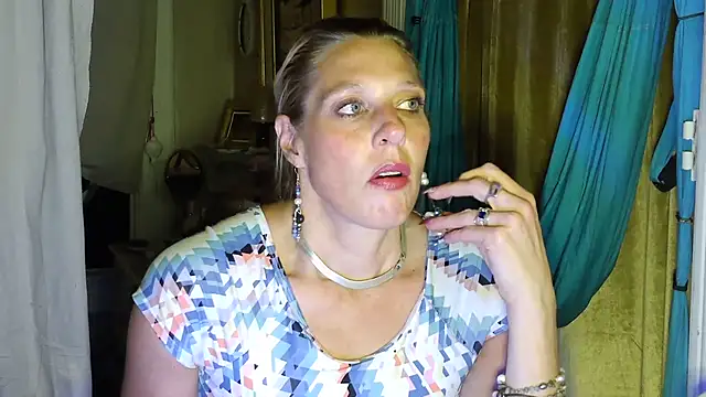Snapshot of Glamazonx chatting on 07-31-26, 03:06 Glamazonx online show from 07-31-26, 03:06