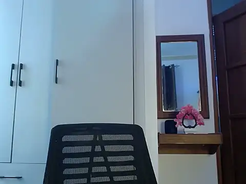 queencydoll online show from 05-06-26, 07:02