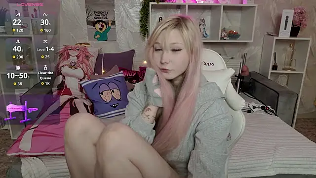 MeowkaKitty online show from 04-19-26, 01:38