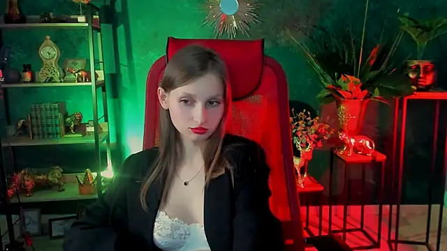 Snapshot of EllaHorton chatting on 02-28-25, 06:41 EllaHorton online show from 02-28-25, 06:41