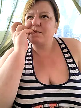 Snapshot of jusichka chatting on 03-22-25, 01:41 jusichka online show from 03-22-25, 01:41