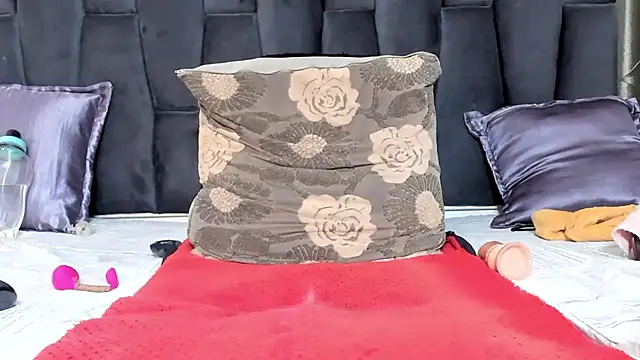 Snapshot of hot_milkbitch chatting on 03-14-25, 03:25 hot milkbitch online show from 03-14-25, 03:25