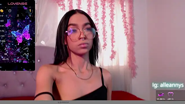 Snapshot of Alleanys_Cristal chatting on 02-20-25, 02:13 Alleanys Cristal online show from 02-20-25, 02:13