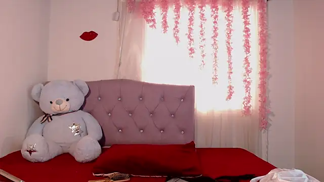 Snapshot of Alleanys_Cristal chatting on 03-10-25, 02:16 Alleanys Cristal online show from 03-10-25, 02:16