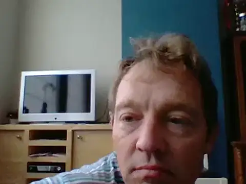 Snapshot of bertolini chatting on 02-10-25, 09:04 bertolini online show from 02-10-25, 09:04