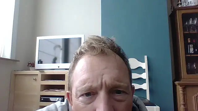 Snapshot of bertolini chatting on 09-15-25, 01:33 bertolini online show from 09-15-25, 01:33