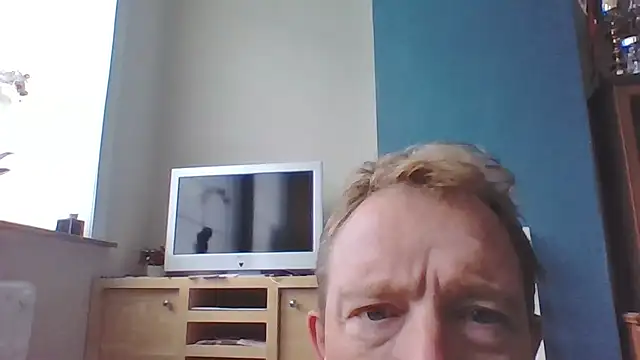 Snapshot of bertolini chatting on 10-09-25, 07:06 bertolini online show from 10-09-25, 07:06