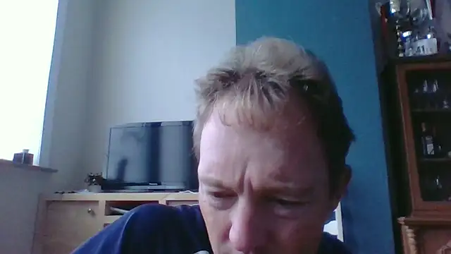 Snapshot of bertolini chatting on 10-20-25, 07:20 bertolini online show from 10-20-25, 07:20