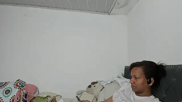 Snapshot of Laflaka22 chatting on 10-02-25, 12:17 Laflaka22 online show from 10-02-25, 12:17