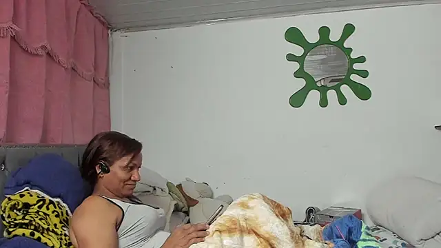 Snapshot of Laflaka22 chatting on 10-29-25, 02:14 Laflaka22 online show from 10-29-25, 02:14