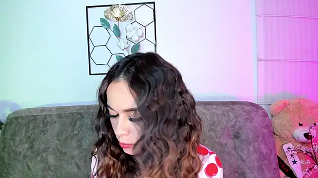 summer holiday online show from 03-13-25, 09:10