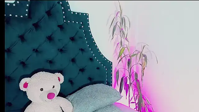 Emmaa Saenz  online show from 03-05-25, 11:38