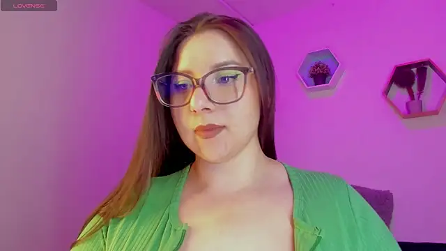 Roxxanne Bail online show from 04-14-26, 03:34