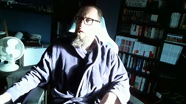 Snapshot of MeSteff chatting on 12-28-24, 09:42 MeSteff online show from 12-28-24, 09:42