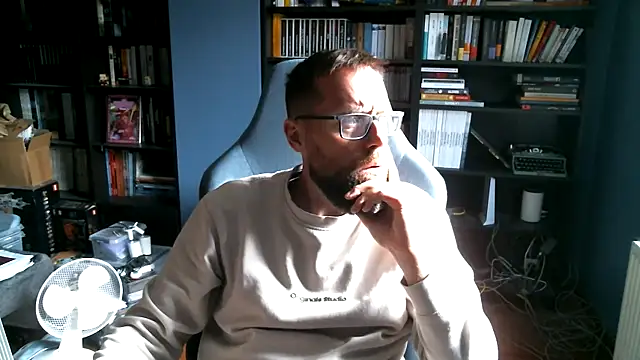 Snapshot of MeSteff chatting on 09-27-25, 09:47 MeSteff online show from 09-27-25, 09:47