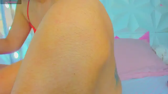 Snapshot of cute_latinaxxx chatting on 09-19-25, 02:13 cute latinaxxx online show from 09-19-25, 02:13