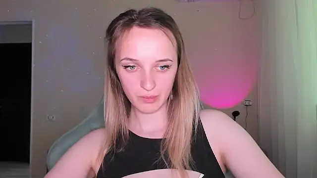 Snapshot of RouseReed chatting on 04-23-26, 12:29 RouseReed online show from 04-23-26, 12:29