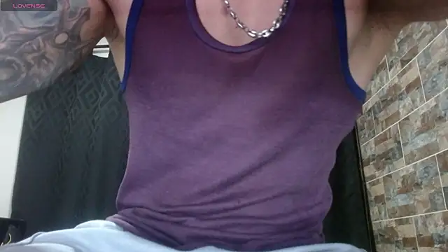 Snapshot of babyrecord1 chatting on 12-13-25, 11:10 babyrecord1 online show from 12-13-25, 11:10