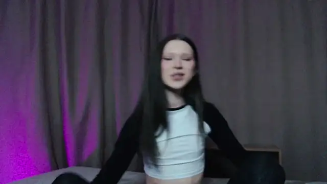 Snapshot of Sexpired_Princess chatting on 12-24-24, 02:21 Sexpired Princess online show from 12-24-24, 02:21