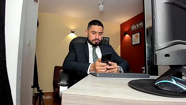 Snapshot of thesexlawyer1 chatting on 05-17-26, 03:37 thesexlawyer1 online show from 05-17-26, 03:37