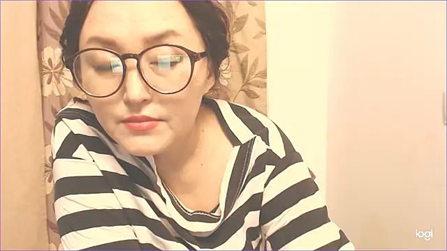 Snapshot of hrnyteacher chatting on 12-10-24, 09:00 hrnyteacher online show from 12-10-24, 09:00